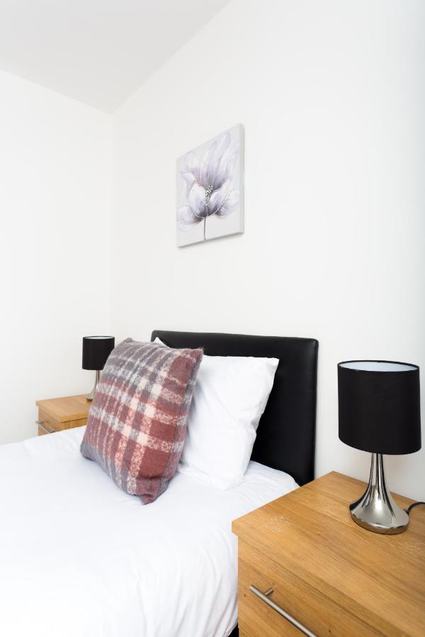 Absolute Stays On Essex - Chinatown - Hippodrome - Alexandra Theatre - Bull Ring - The Rep - B'Ham Intl Airport - Free Wifi - Free Parking - Contractors - Corporates เบอร์มิงแฮม ภายนอก รูปภาพ